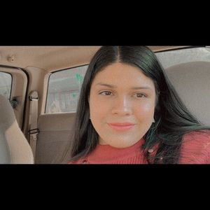 Meet your Posher, Alejandra